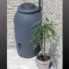 Zbiornik na deszczówkę amfora z donicą AQUACAN BABY 210 L aranżacja