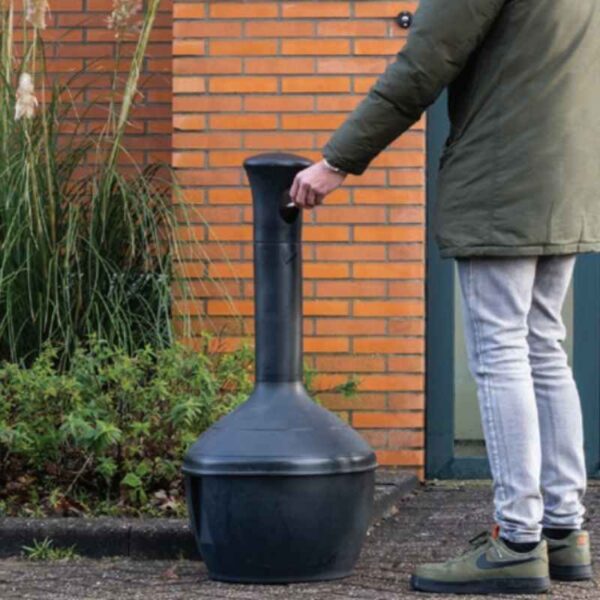 Popielnica wolnostojąca polietylenowa ELITE SMOKERS CEASE FIRE 15 L - czarna w plenerze