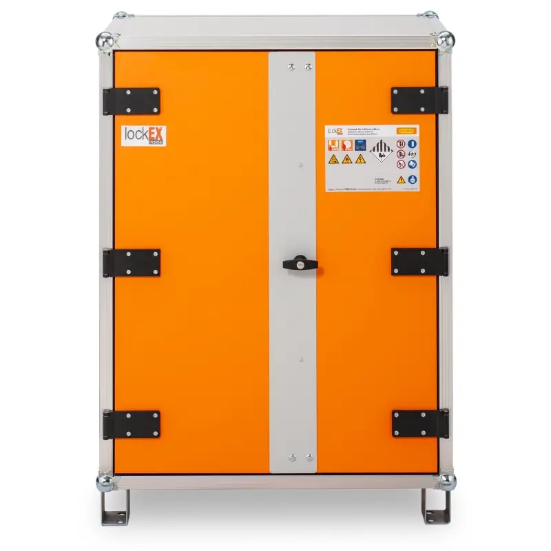 Ognioodporna szafa do akumulatorów litowo-jonowych z nóżkami LOCKEX 2.0 8/10 front Ognioodporna szafa do akumulatorów litowo-jonowych z nóżkami LOCKEX 2.0 8/10 front