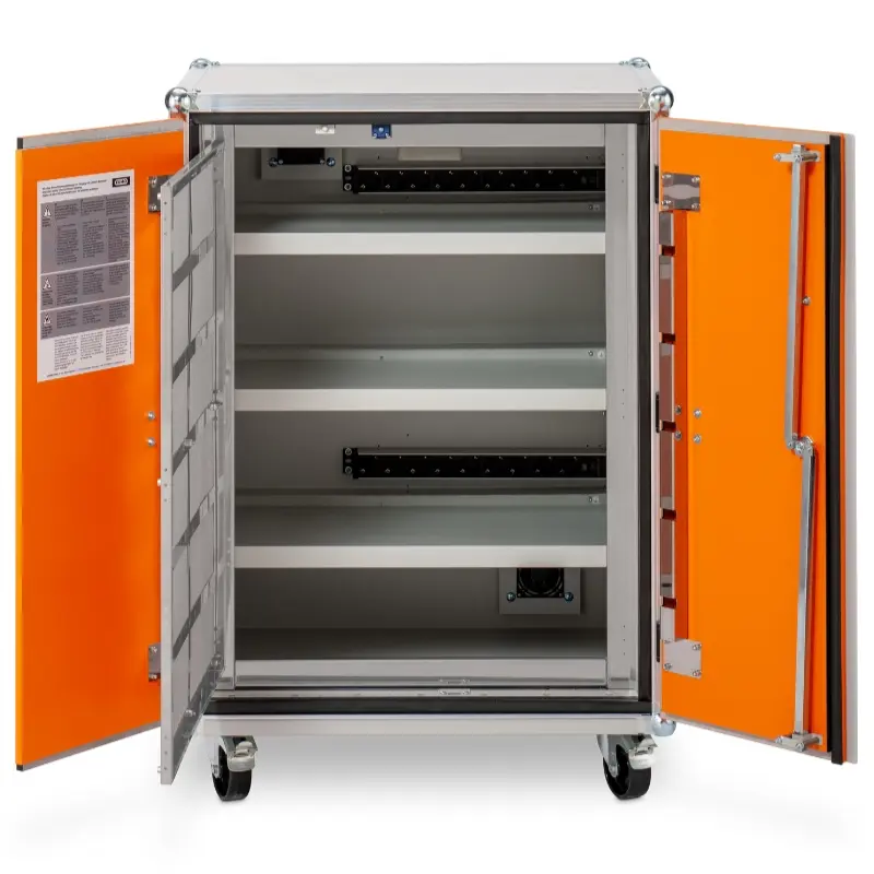 Ognioodporna szafa do akumulatorów litowo-jonowych z kółkami LOCKEX 2.0 8/10 front otwarta Ognioodporna szafa do akumulatorów litowo-jonowych z kółkami LOCKEX 2.0 8/10 front otwarta